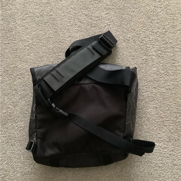 COPY - The north face purple label  message bag - Picture 6 of 6